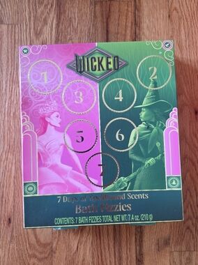 Wizard of Oz Themed Advent Sticker Chart - Green & Pink